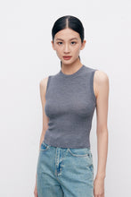 Cargar imagen en el visor de la galería, SLOW Merino Wool and Mulberry Silk Knitted Vest