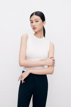 Cargar imagen en el visor de la galería, SLOW Merino Wool and Mulberry Silk Knitted Vest