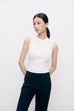 Cargar imagen en el visor de la galería, SLOW Merino Wool and Mulberry Silk Knitted Vest