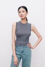 Cargar imagen en el visor de la galería, SLOW Merino Wool and Mulberry Silk Knitted Vest