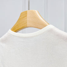 Cargar imagen en el visor de la galería, SLOW Merino Wool and Mulberry Silk Knitted Vest