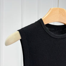 Cargar imagen en el visor de la galería, SLOW Merino Wool and Mulberry Silk Knitted Vest