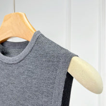 Cargar imagen en el visor de la galería, SLOW Merino Wool and Mulberry Silk Knitted Vest
