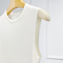 Cargar imagen en el visor de la galería, SLOW Merino Wool and Mulberry Silk Knitted Vest