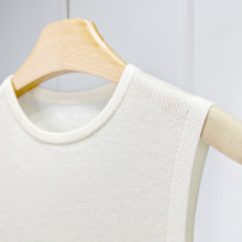 Cargar imagen en el visor de la galería, SLOW Merino Wool and Mulberry Silk Knitted Vest