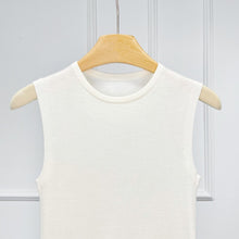 Cargar imagen en el visor de la galería, SLOW Merino Wool and Mulberry Silk Knitted Vest
