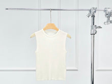 Cargar imagen en el visor de la galería, SLOW Merino Wool and Mulberry Silk Knitted Vest