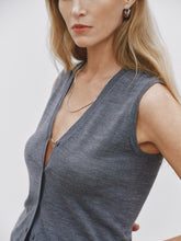 Load image into Gallery viewer, Kow Extra Fine Merino Silk Blend Buttoned Vest