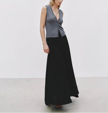 Load image into Gallery viewer, Kow Extra Fine Merino Silk Blend Buttoned Vest