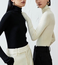 Cargar imagen en el visor de la galería, Camelia Thickened Seamless Turtleneck