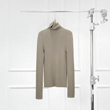 Cargar imagen en el visor de la galería, Camelia Thickened Seamless Turtleneck
