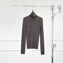 Cargar imagen en el visor de la galería, Camelia Thickened Seamless Turtleneck