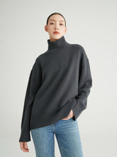画像をギャラリービューアに読み込む, Phoebe Premier Merino Wool Oversized Turtleneck Sweater