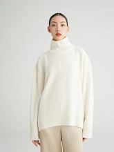 画像をギャラリービューアに読み込む, Phoebe Premier Merino Wool Oversized Turtleneck Sweater