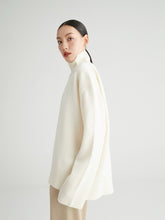 画像をギャラリービューアに読み込む, Phoebe Premier Merino Wool Oversized Turtleneck Sweater
