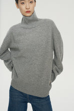 画像をギャラリービューアに読み込む, Phoebe Premier Merino Wool Oversized Turtleneck Sweater