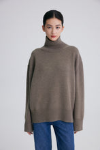 画像をギャラリービューアに読み込む, Phoebe Premier Merino Wool Oversized Turtleneck Sweater