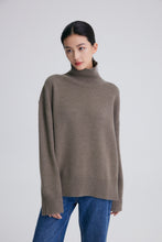画像をギャラリービューアに読み込む, Phoebe Premier Merino Wool Oversized Turtleneck Sweater