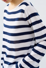 将图片加载到图库查看器,ÀIMAI JPG Classic Vitage Strip Merino Sweater