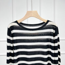 将图片加载到图库查看器,ÀIMAI JPG Classic Vitage Strip Merino Sweater