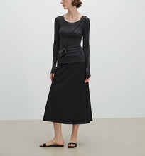 将图片加载到图库查看器,Serein Seamless Super Extra Fine Merino Wool U-neck Long Sleeve Sweater