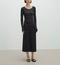 将图片加载到图库查看器,Serein Seamless Super Extra Fine Merino Wool U-neck Long Sleeve Sweater