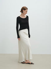 将图片加载到图库查看器,Serein Seamless Super Extra Fine Merino Wool U-neck Long Sleeve Sweater