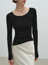 将图片加载到图库查看器,Serein Seamless Super Extra Fine Merino Wool U-neck Long Sleeve Sweater