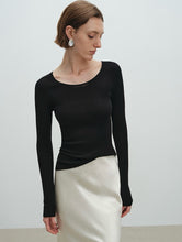 将图片加载到图库查看器,Serein Seamless Super Extra Fine Merino Wool U-neck Long Sleeve Sweater