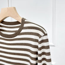 Cargar imagen en el visor de la galería, Lisa Striped Knit Extra Fine Merino Round Neck Sweater