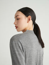 Load image into Gallery viewer, Druyes Half-Turtleneck Ultra-Fine Merino Wool Knit Sweater