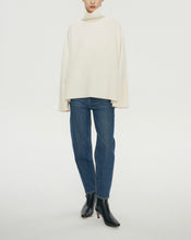 将图片加载到图库查看器,AURORA Heavyweight Cashmere Turtleneck Sweater