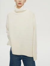 将图片加载到图库查看器,AURORA Heavyweight Cashmere Turtleneck Sweater