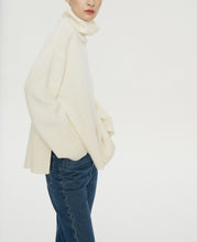 将图片加载到图库查看器,AURORA Heavyweight Cashmere Turtleneck Sweater