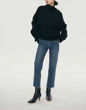 将图片加载到图库查看器,AURORA Heavyweight Cashmere Turtleneck Sweater