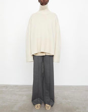 将图片加载到图库查看器,AURORA Heavyweight Cashmere Turtleneck Sweater