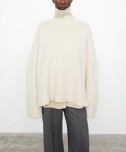 将图片加载到图库查看器,AURORA Heavyweight Cashmere Turtleneck Sweater