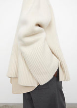 将图片加载到图库查看器,AURORA Heavyweight Cashmere Turtleneck Sweater