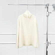 将图片加载到图库查看器,AURORA Heavyweight Cashmere Turtleneck Sweater