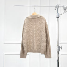 Cargar imagen en el visor de la galería, Allison Heavyweight Premier Merino Wool Twisted V-Neck Sweater