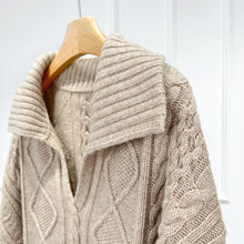 Cargar imagen en el visor de la galería, Allison Heavyweight Premier Merino Wool Twisted V-Neck Sweater