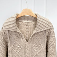 Cargar imagen en el visor de la galería, Allison Heavyweight Premier Merino Wool Twisted V-Neck Sweater