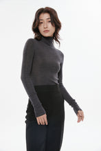 将图片加载到图库查看器,Rose Super Fine Seamless Merino Wool Turtleneck