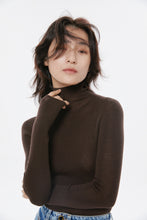 将图片加载到图库查看器,Rose Super Fine Seamless Merino Wool Turtleneck