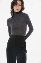 将图片加载到图库查看器,Rose Super Fine Seamless Merino Wool Turtleneck