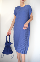 将图片加载到图库查看器,Flowing Plaid Dress