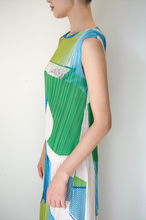 将图片加载到图库查看器,Flowing Colors Dress