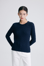 将图片加载到图库查看器,Classic Cable Round Neck Cable Knit Sweater