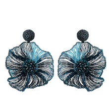 Cargar imagen en el visor de la galería, Amrita Earrings