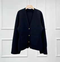 Cargar imagen en el visor de la galería, Scarlet Premium Heavyweight Merino Wool Cardigan